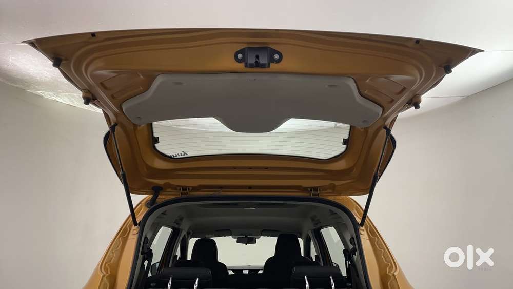 Renault Triber Rxz, 2023, Petrol