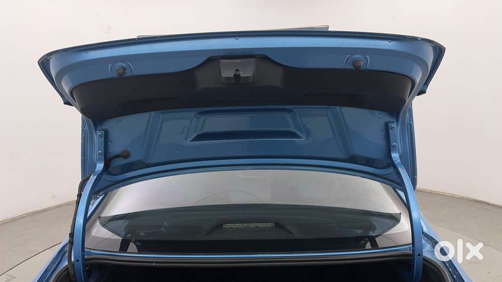 Skoda Slavia Ambition 1.0l Tsi At, 2022, Petrol