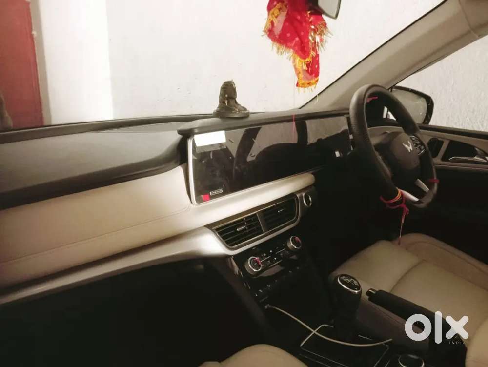 Mahindra Xuv700 2024 Petrol 12500 Km Driven