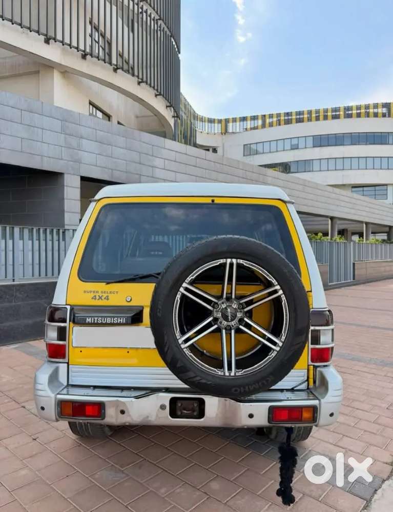 Mitsubishi Pajero Sfx 2011