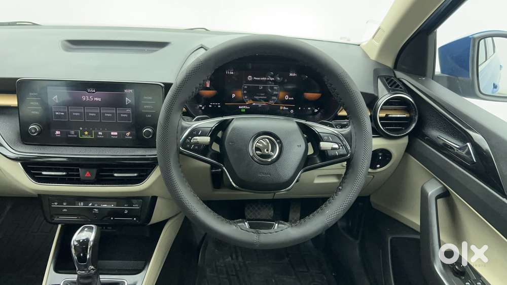 Skoda Slavia Style 1.0l Tsi At, 2023, Petrol