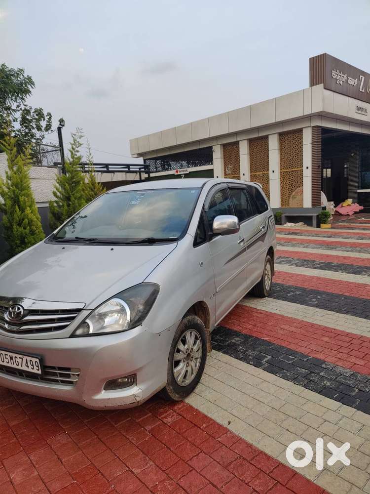 Innova 2.5v 2009 Model 8seater Well Maintain
