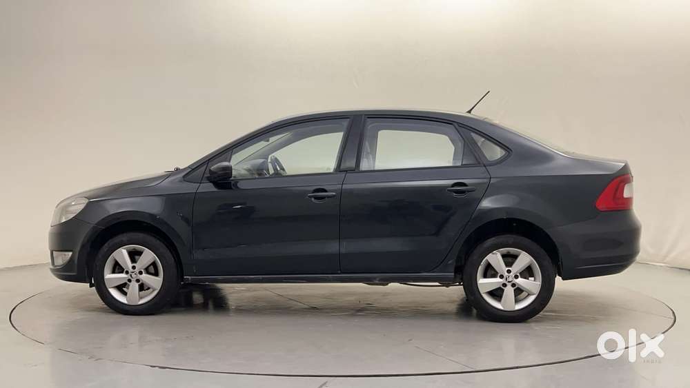 Skoda Rapid [2016-2018] 1.6 Style Plus Mpi At, 2016, Petrol