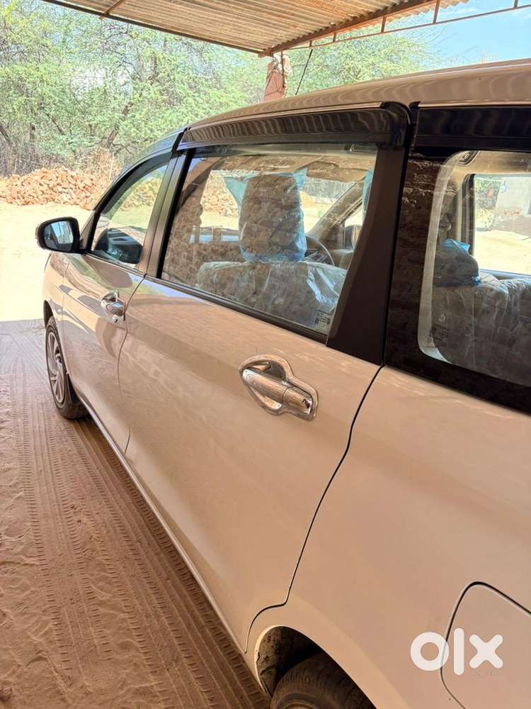 Maruti Suzuki Ertiga 1 Petrol 14000 Km Driven
