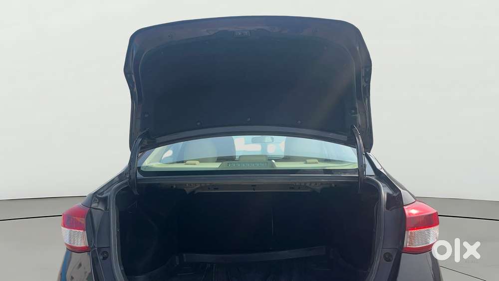 Toyota Yaris J Cvt, 2019, Petrol