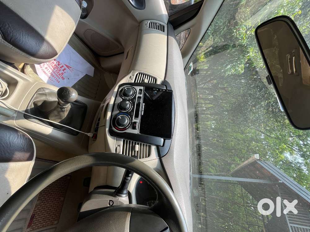 2012 2.5g 8 Str Toyota Innova Diesel  Well Maintained