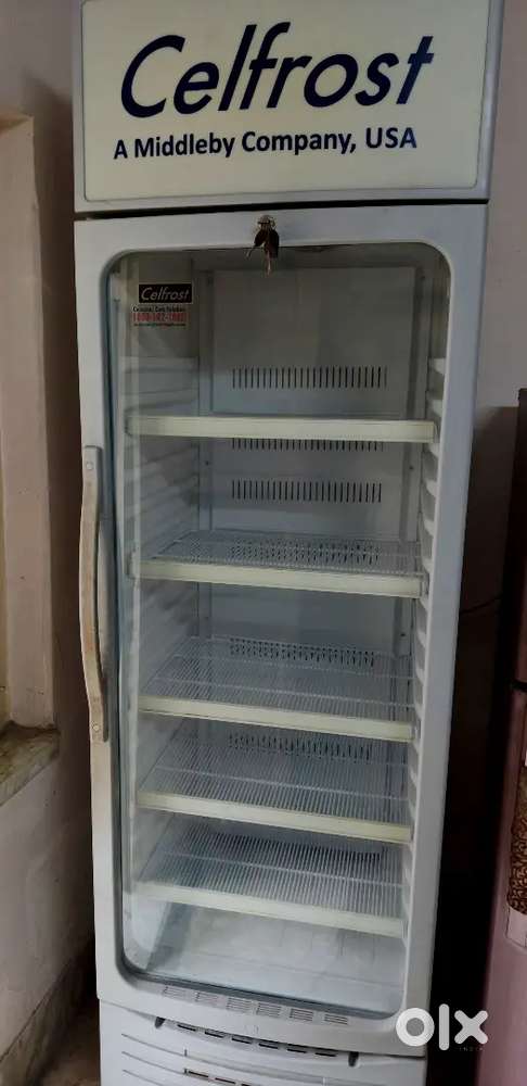 Glass showcase refrigerator
