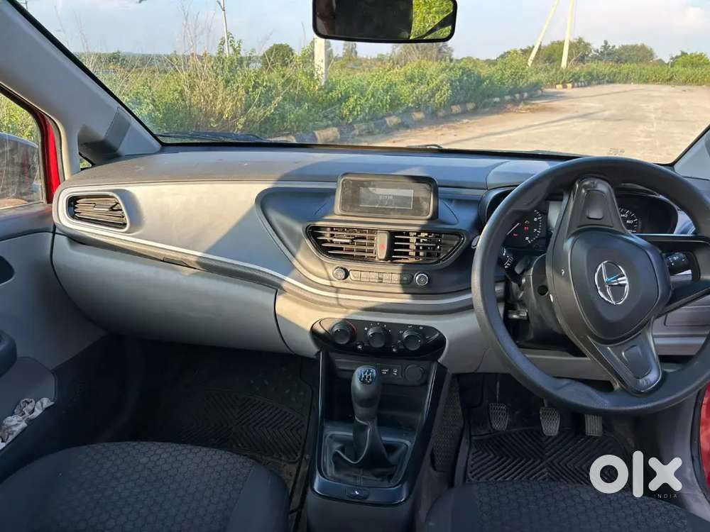 Tata Altroz Xe Petrol 2020