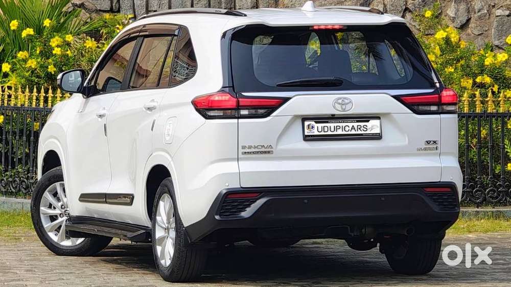 Toyota Innova Hycross 2.0 Vx (o) Hybrid 7 Str, 2024, Petrol