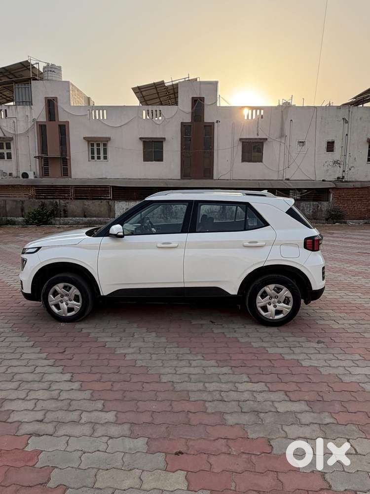 Hyundai Venue E, 2022, Cng & Hybrids