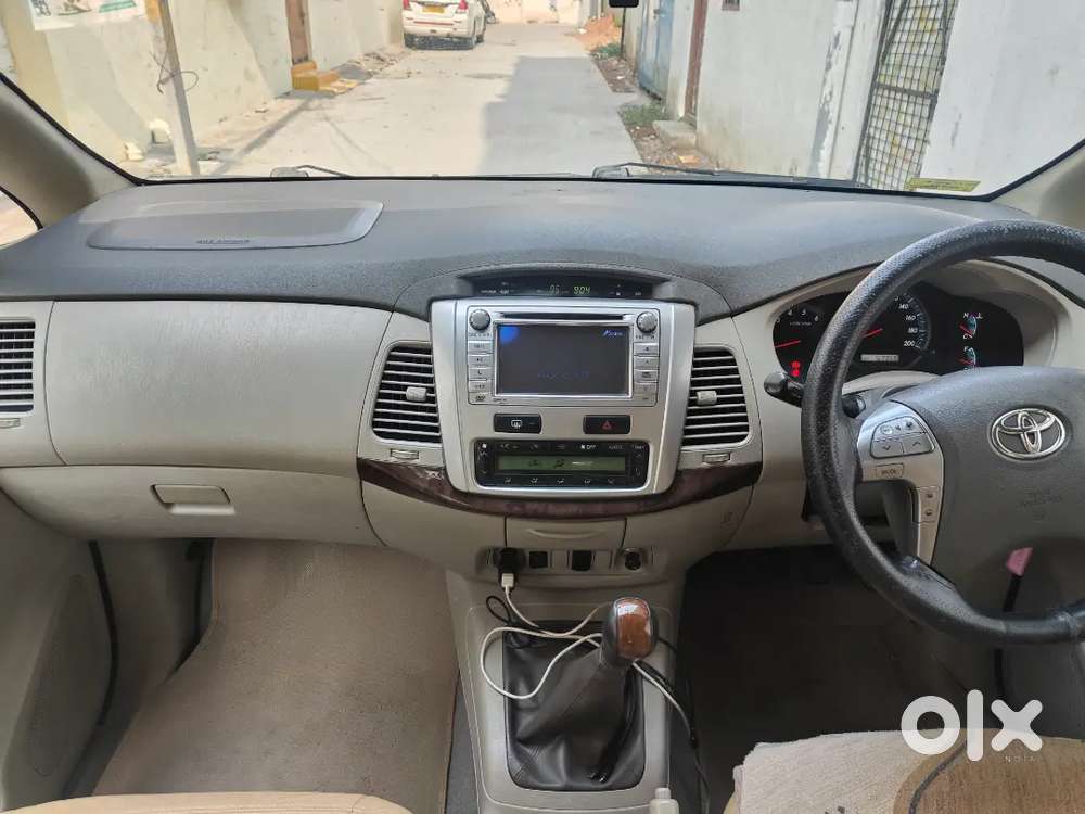 Toyota Innova 2.5v 7 Seater Gold Colour Complete Showroom Track