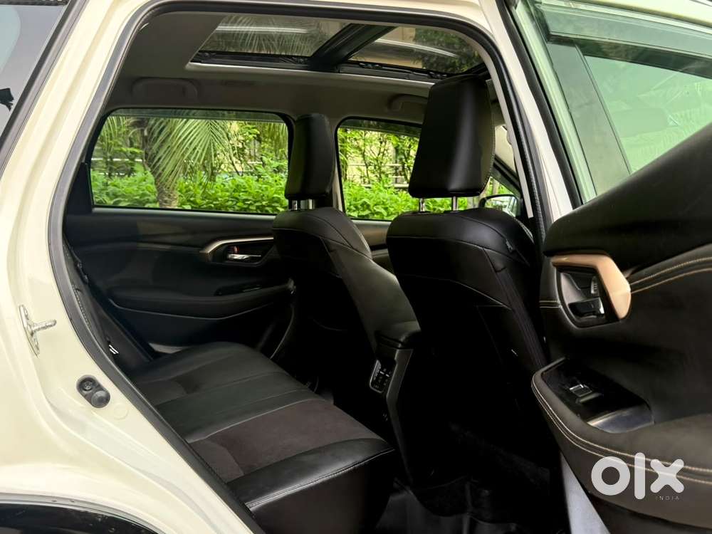 Maruti Suzuki Grand Vitara 1.5 Alpha Plus Intelligent Hybrid Ecvt, 2..