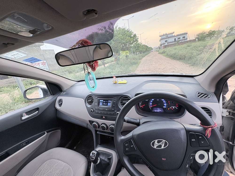 Hyundai Xcent Petrol 2015