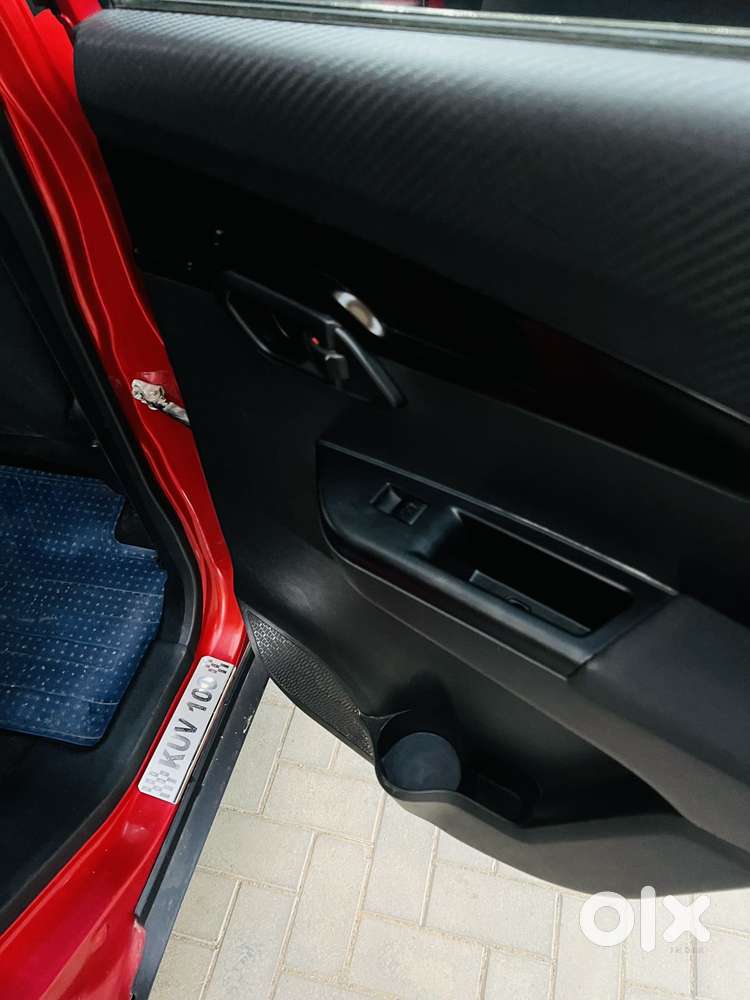 Mahindra Kuv 100 D75 K8 Dual Tone, 2019, Diesel