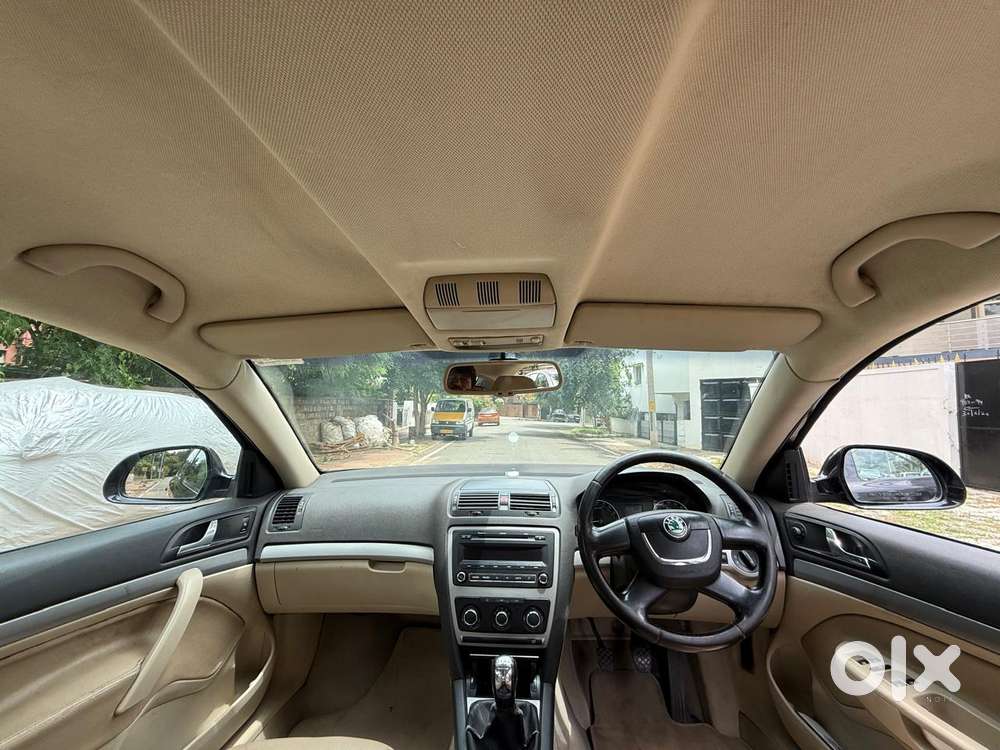 Skoda Laura Ambiente 2.0 Tdi Cr Manual, 2011, Diesel