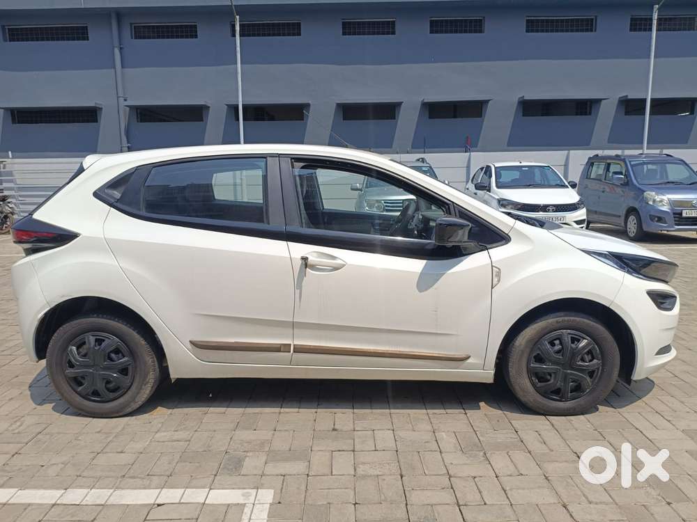 Tata Altroz 1.2 Xe, 2020, Petrol