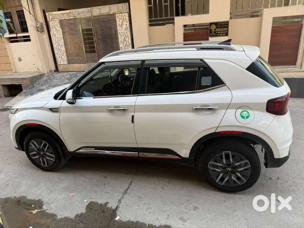 Hyundai Venue 2022 Diesel Well Maintained 2nd Top Model Sunroof