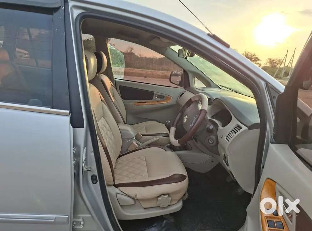 Toyota Innova 2011