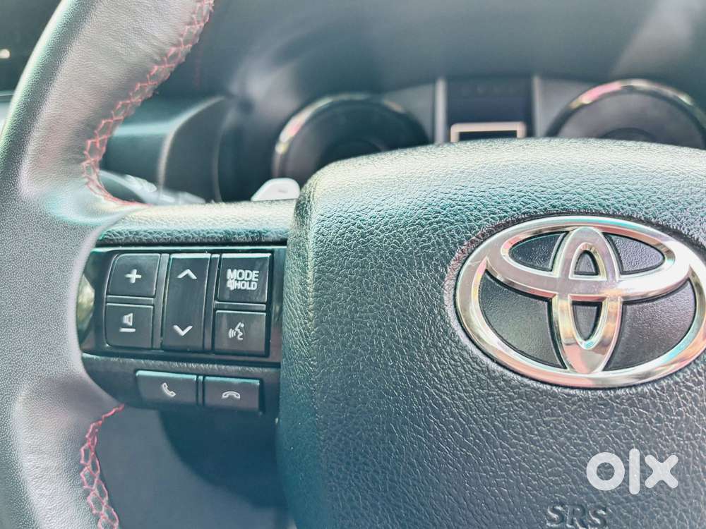 Toyota Fortuner Legender