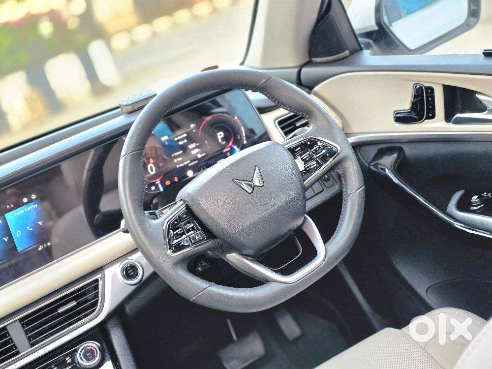 Mahindra Xuv700 2.2 Ax 7 Diesel At Luxury Pack Str, 2025, Diesel