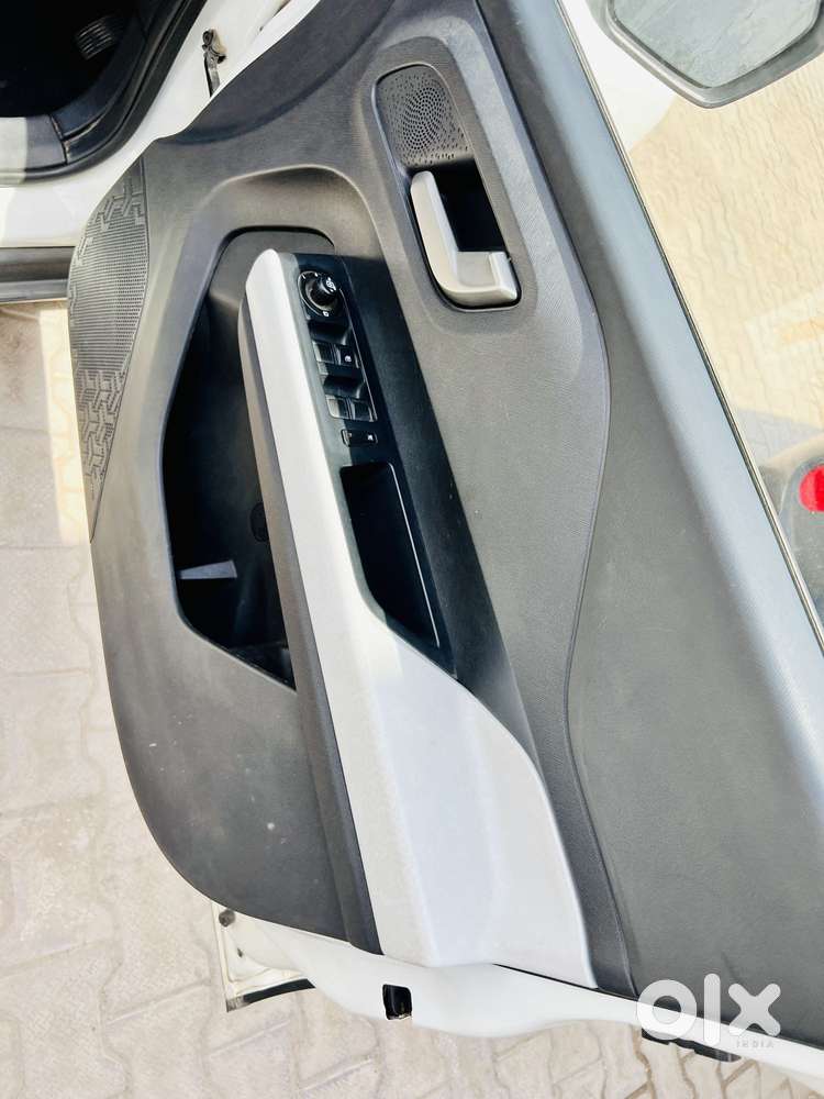 Tata Punch Creative Dual Tone Amt Sunroof, 2026, Petrol