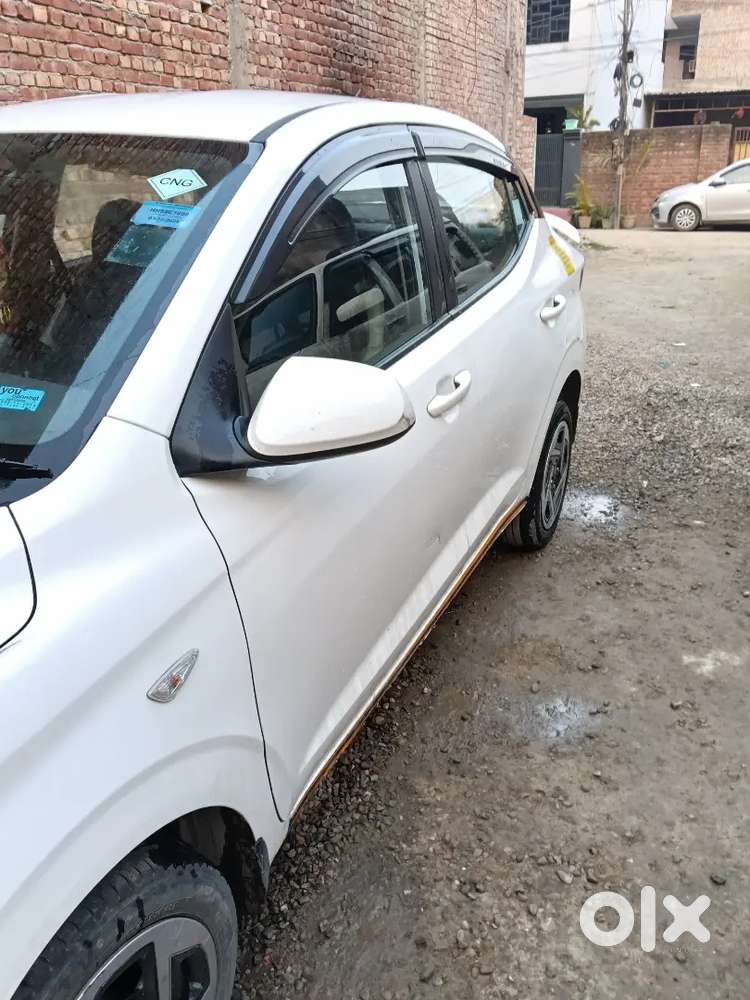 Hyundai Aura 2025 Cng