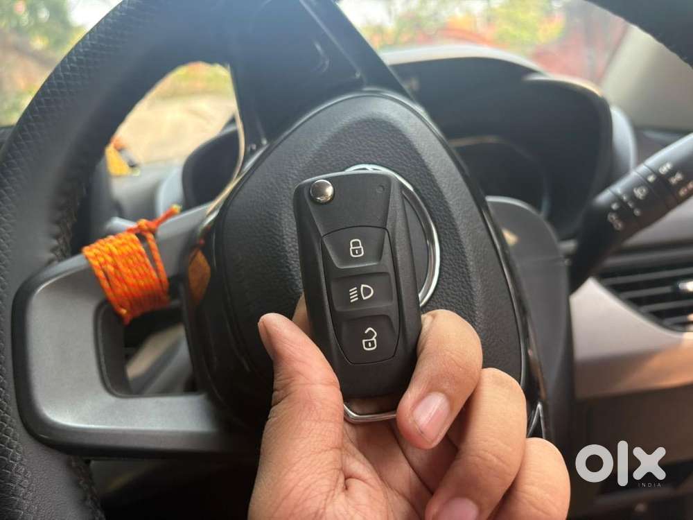 Tata Nexon Xm Petrol - 20000km - 1st Owner - Loaded With Accessories
