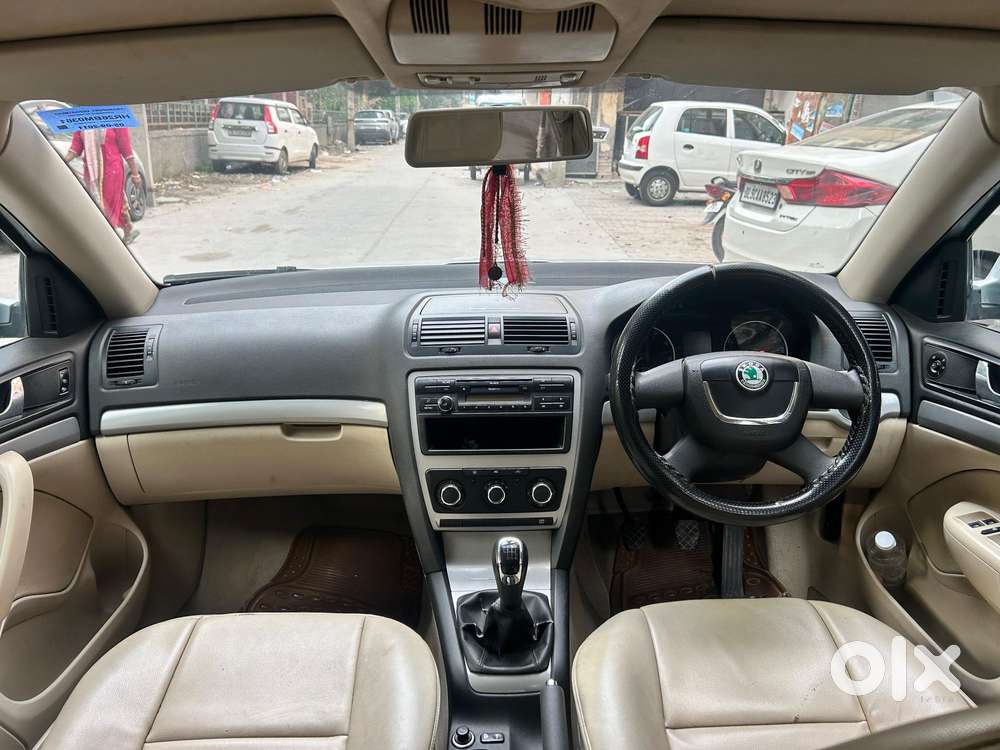 Skoda Laura 1.8 Tsi Active, 2011, Petrol