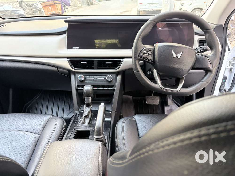 Mahindra Xuv700 2.2 Ax 5 Diesel At Str, 2022, Diesel
