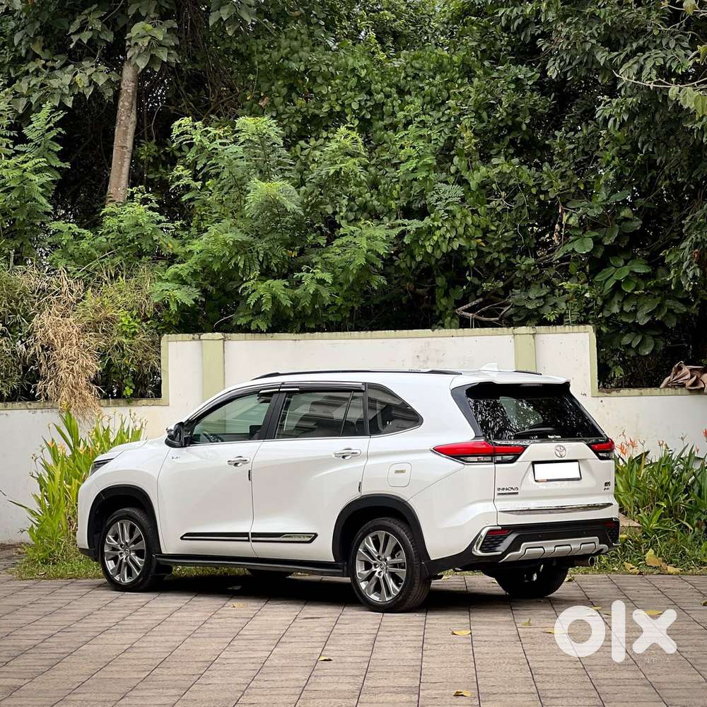 Toyota Innova Hycross 2.0 Zx (o) Hybrid 7 Str, 2025, Petrol