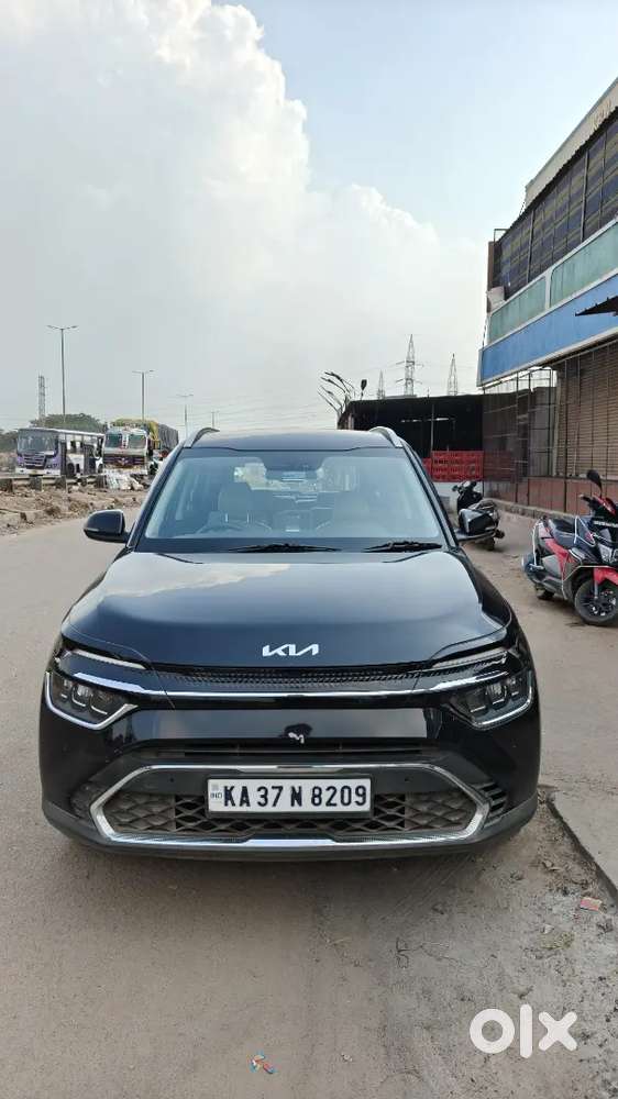 Kia Carens 2023 Diesel Well Maintained (urgent Sale)