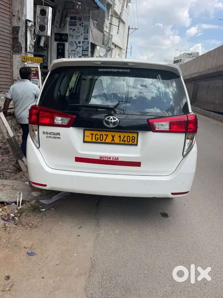 Toyota Innova Crysta 2025