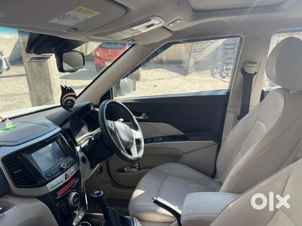Hp37 1.5 Yr White Xuv 300 For Urgent Sale