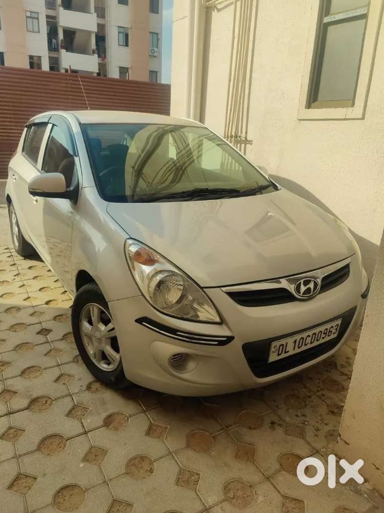 Well Maintained Silver Hyundai I20 Single Hand Uses