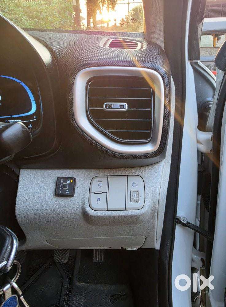 Hyundai Venue 1.2 S (o), 2025, Cng & Hybrids