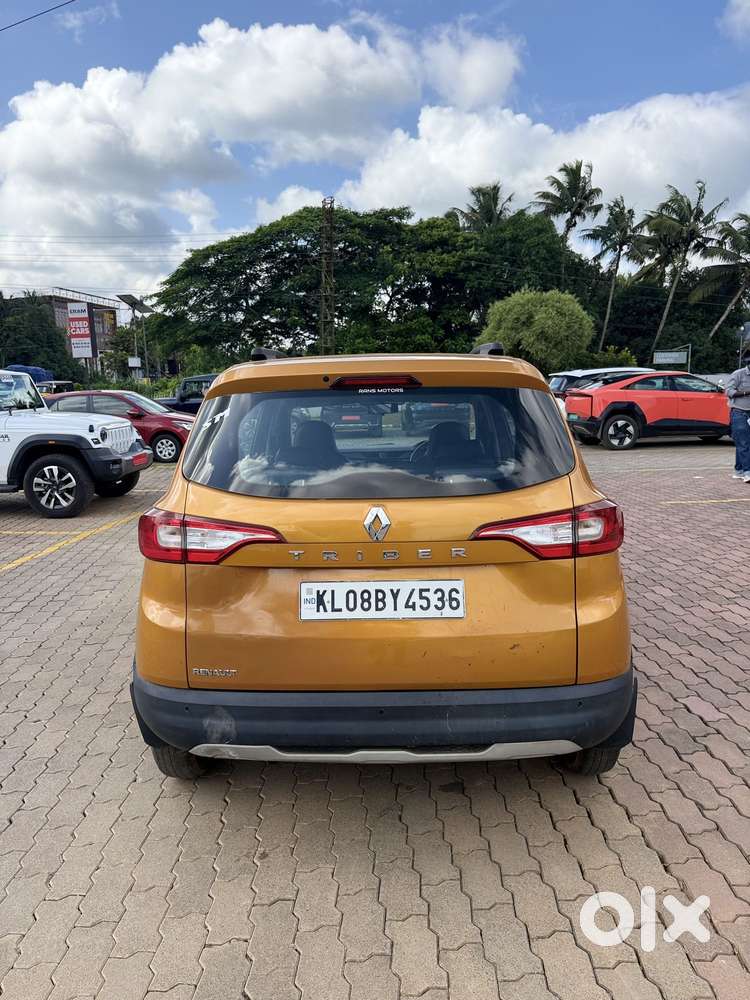 Renault Triber Rxt, 2022, Petrol