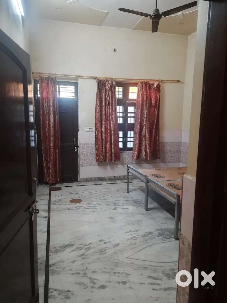 2 roomset +store or one roomset with parking is also available