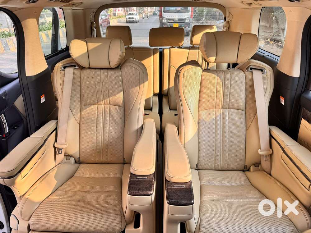 Toyota Vellfire 2.5 Executive Lounge, 2023, Cng & Hybrids