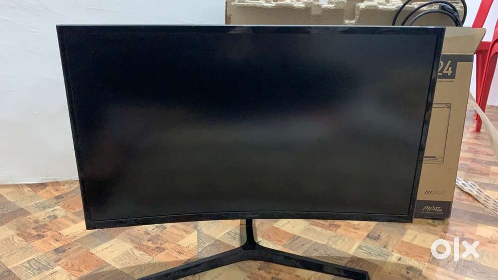 gaming/office work samsung curve monitor 27 inch for sale in mint cond