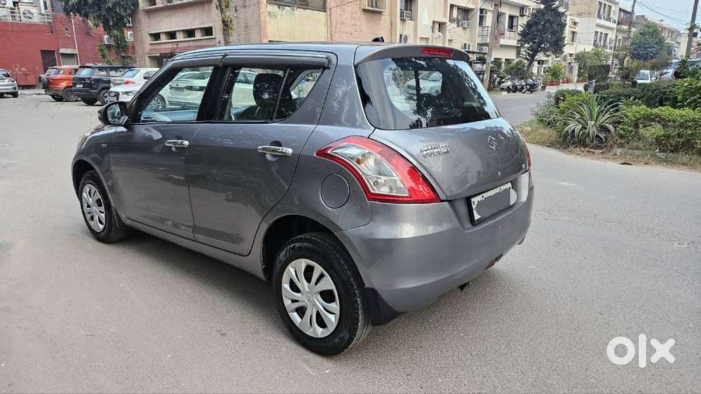 Maruti Suzuki Swift Vxi + Manual, 2012, Petrol