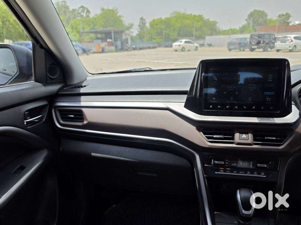 Maruti Suzuki Brezza 1.5 Zxi At Smart Hybrid Dual Tone, 2025, Petrol