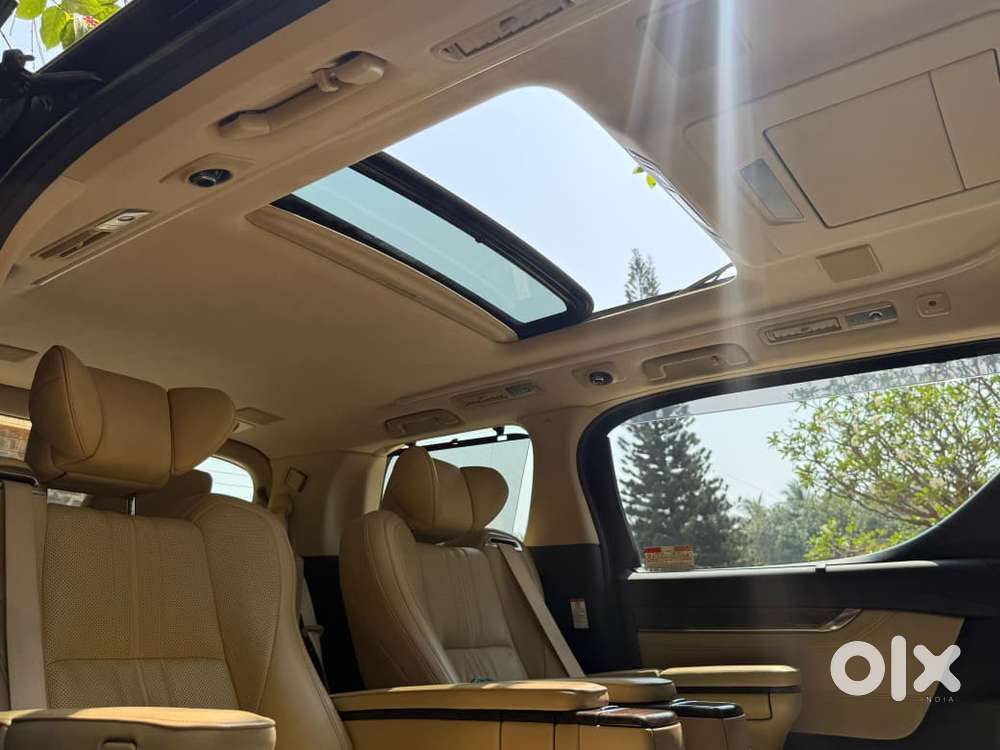 Toyota Vellfire 2.5 Executive Lounge, 2021, Petrol