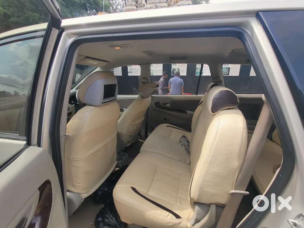 Toyota Innova 2013 Diesel V Version 8 Seater