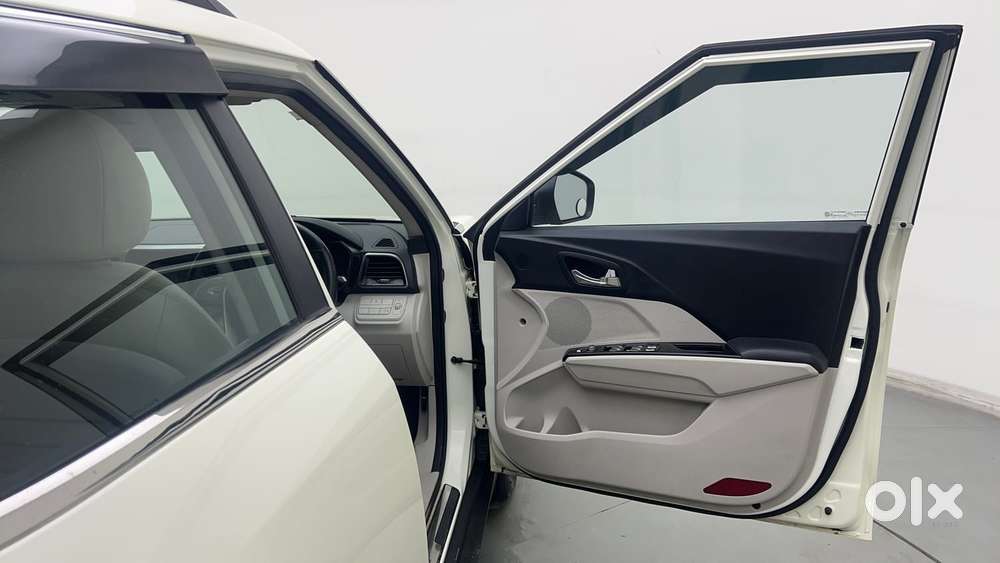 Mahindra Xuv300 W8 (o) 1.5 Diesel Amt, 2022, Diesel