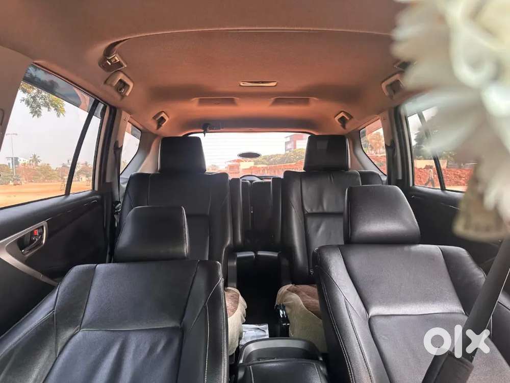 Toyota Innova Crysta 2019 Diesel 270000 Km Driven