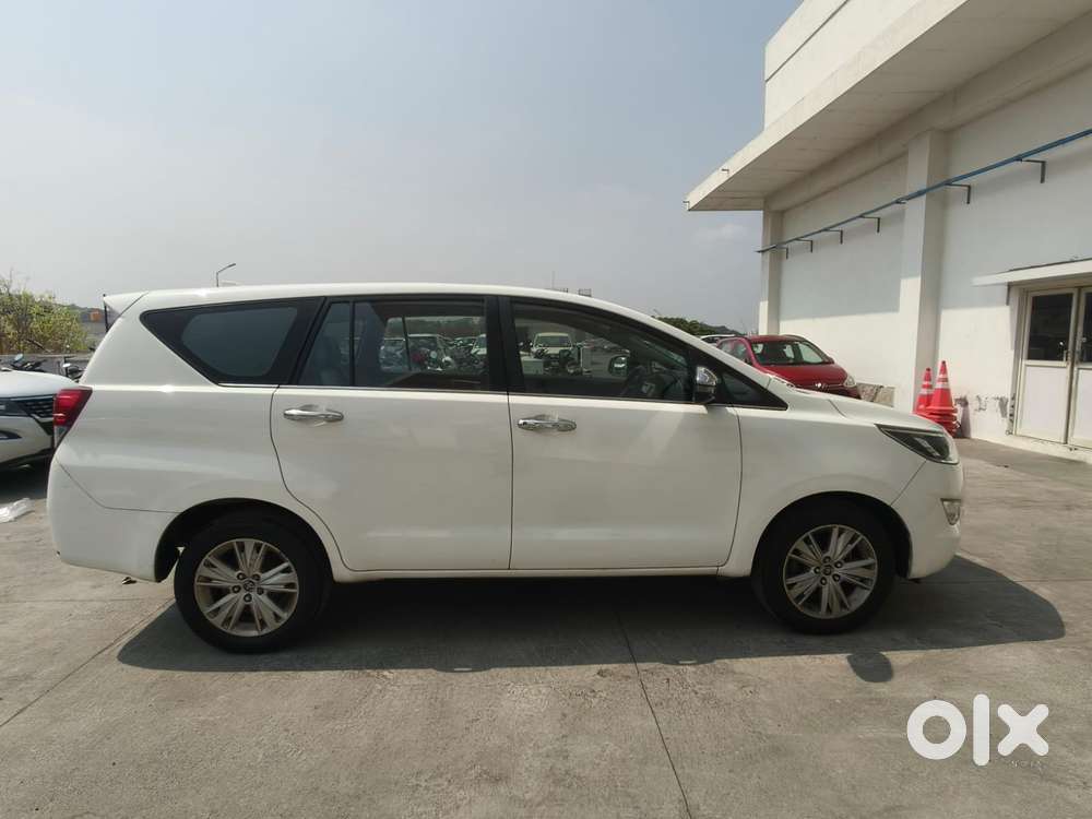 Toyota Innova Crysta 2.8z Automatic, 2016