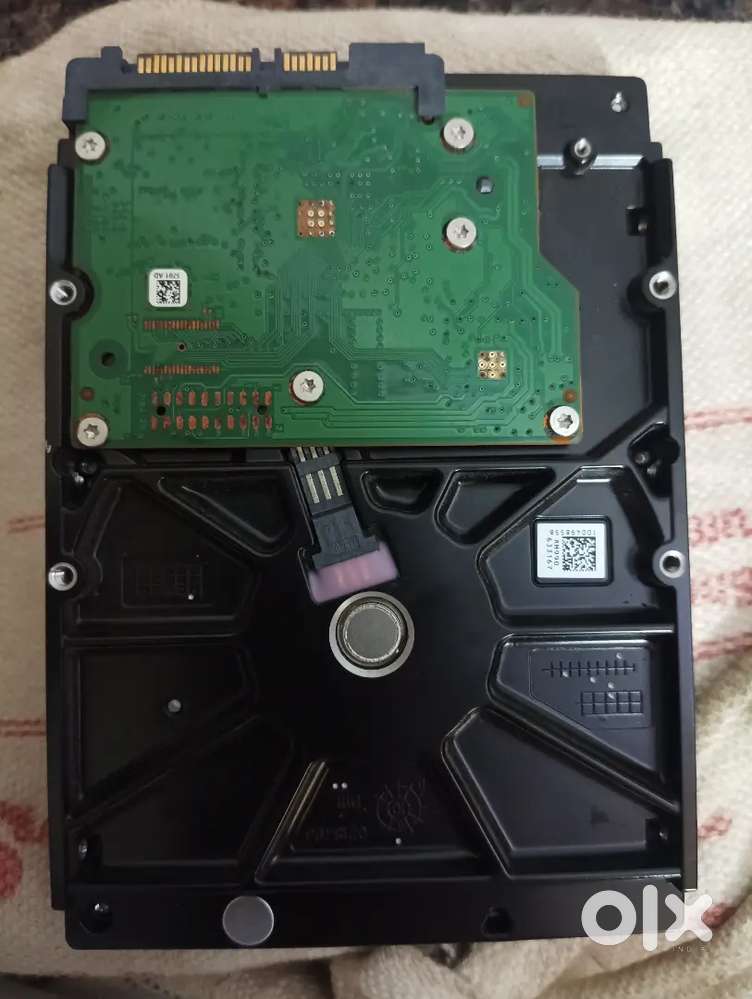 500GB hard disk (HDD)