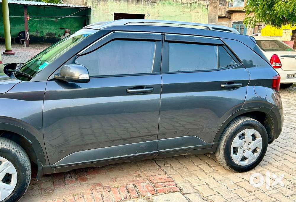 Hyundai Venue Petrol 2022