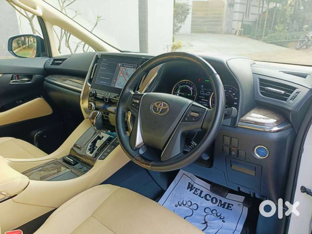 Toyota Vellfire 2.5 Executive Lounge, 2023, Petrol