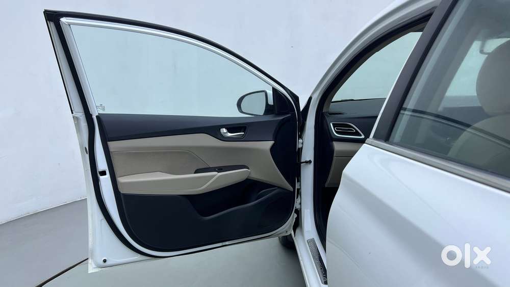 Hyundai Verna 1.5 Sx Ivt, 2022, Petrol